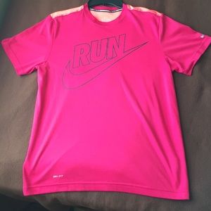 Women’s Nike essentials t-shirt